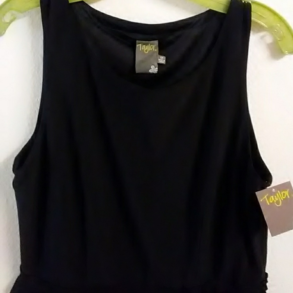 Beautiful ruffled Taylor dress